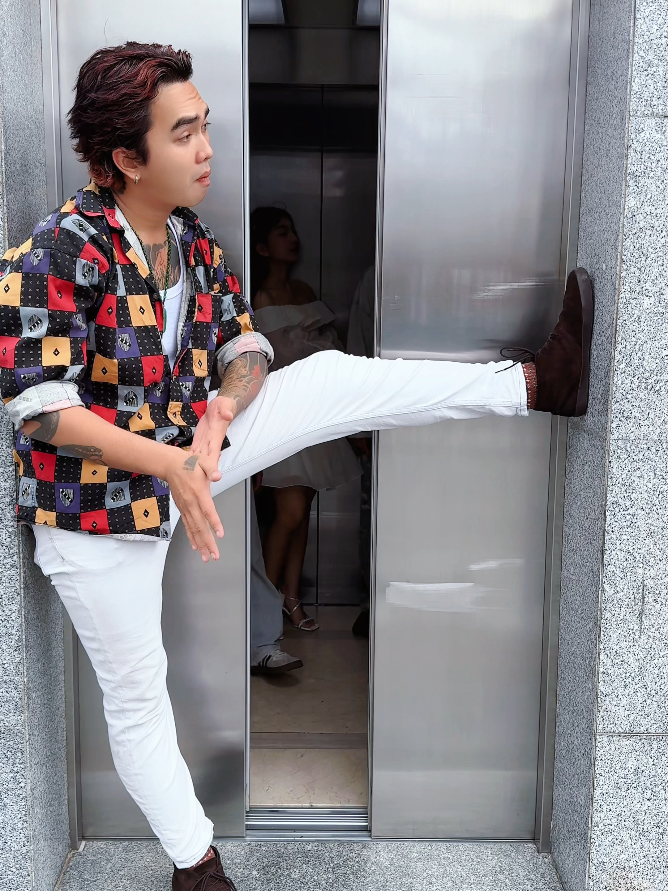 Lessons for teenagers blocking elevator doors #beneagle #tracyhuynhofficial #kungfu #action #kindness #respect #help #happy