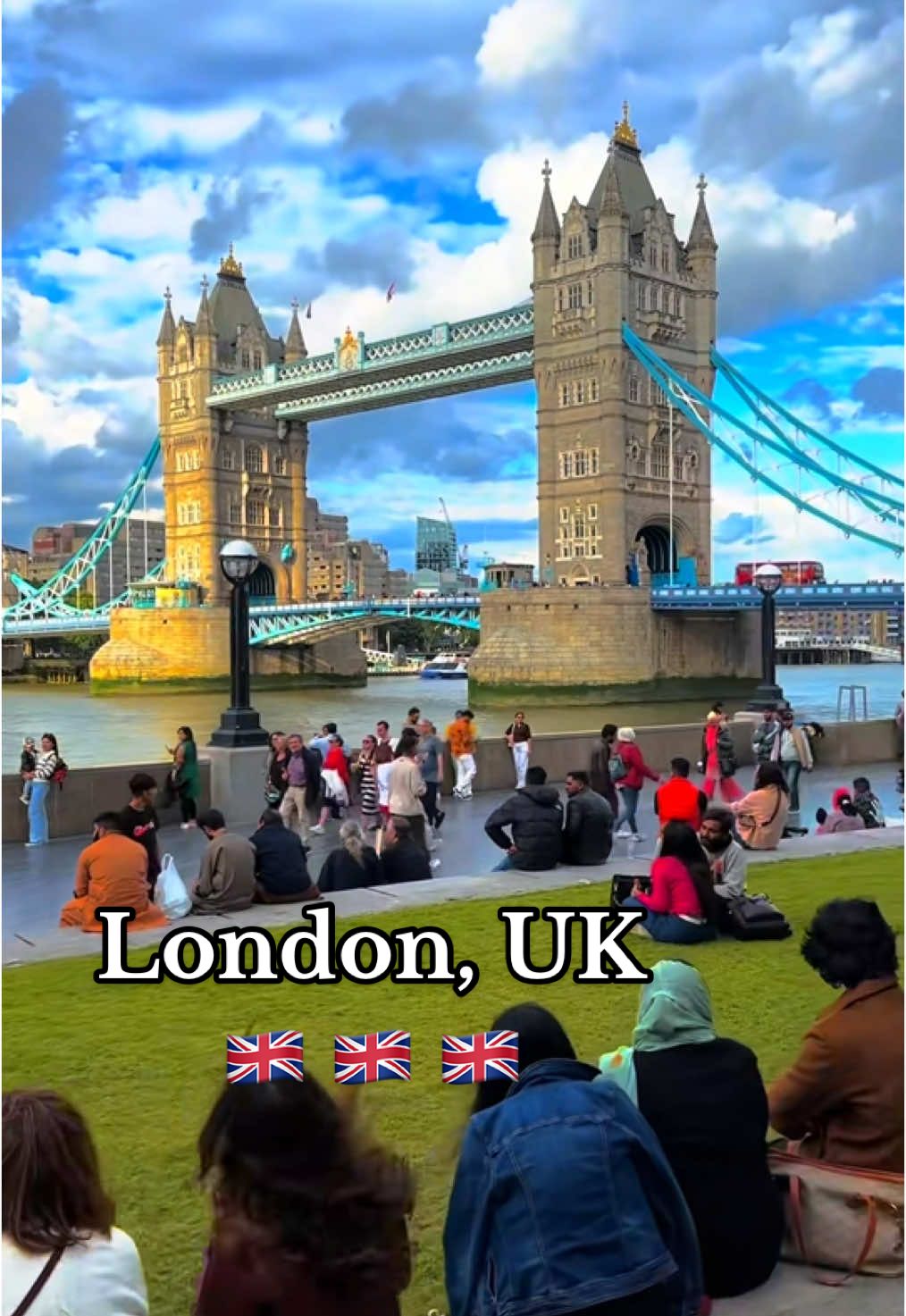 📍London, United Kingdom 🇬🇧  🇬🇧 ❤️  #ukvisit #exploreuk #mustvisitplaces #londonhotspots #londonlife #towerbridgelondon #londontiktok #travel #travel #kalhonaaho 
