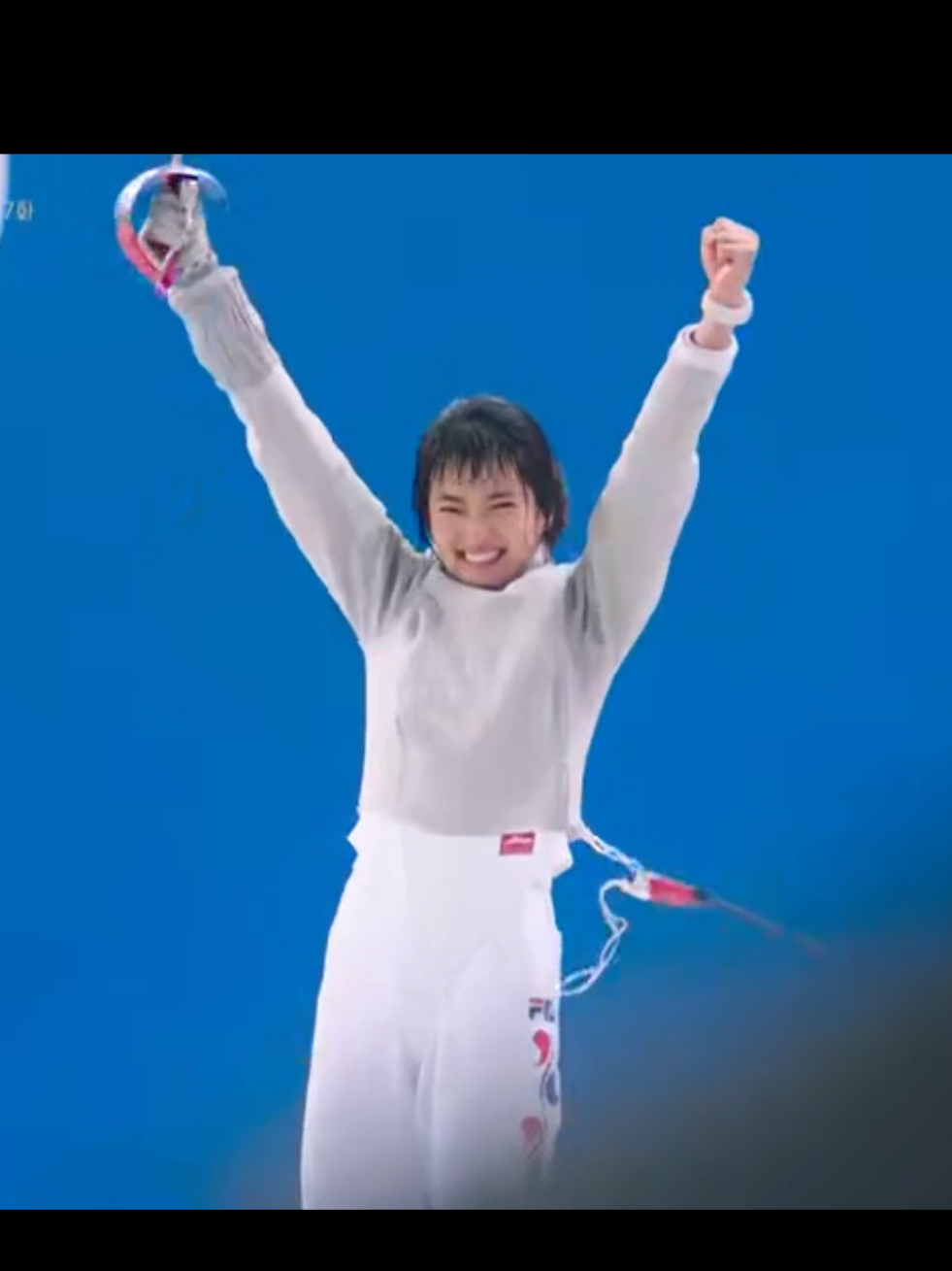 Awwwnnnn this is so cute Having your love with you to celebrate your wins is everything 🥹🥰 #kdrama #kdramas #kpop   #twentyfivetwentyone  #ZintleZee #zee #ZintleMofokeng #zee_bbm 