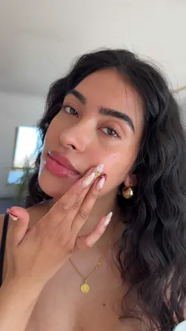 Always keep it simple with lots of hydration and CERAMIDES! Loving this Skintific 5X Ceramide Moisturizer💙 #damagedskinbarrier #skincaretips #ceramide #ceramidemoisturizer #sensitiveskin #skinbarrier #glowingskin #hydration #skincare#glowyskin #glasskin #koreanskincare 