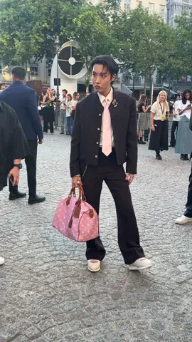#jhope #bts #kpop #louisvuitton #vuitton #pfw #fashionweek #TikTokFashion #fashiontiktok #tiktokmusic #kpoparmy