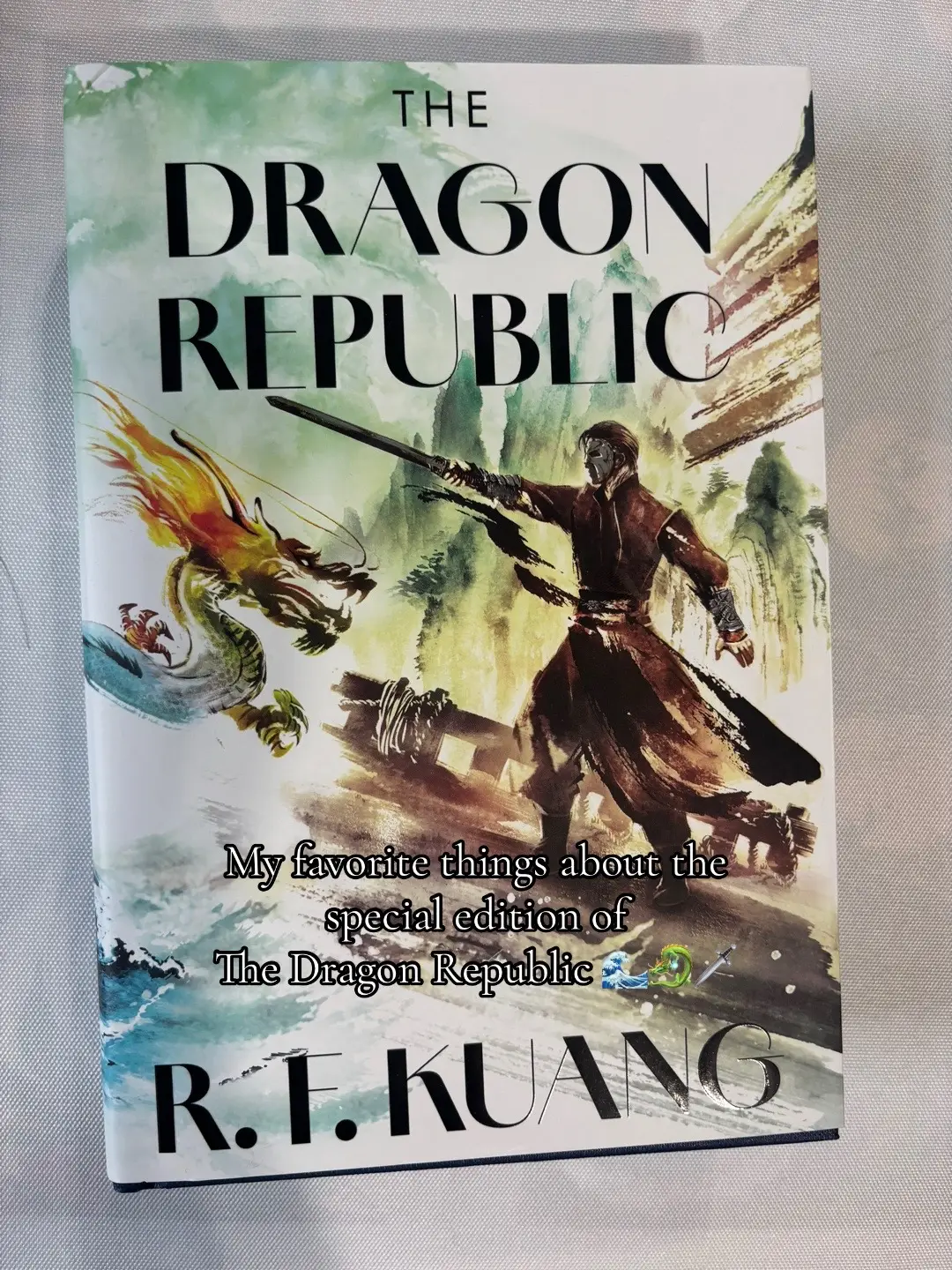 In my opinion these drawings are 100% better than the first special edition. This is like one of my most prized possessions now! ☹️ #thepoppywar #rfkuang #book #books #fantasybook #fantasybooks #fantasy #fantasybooktok #BookTok #fangrunin #rin #chenkitay #kitay #yinnezha #nezha #rinezha #fyp #fypシ #fypシ゚viral 