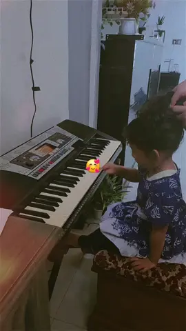 masya allah nayya @syafilla nayya hafshahra  dah pinter kayak mamanya #lahaulawalaquwataillabillah #familytime 