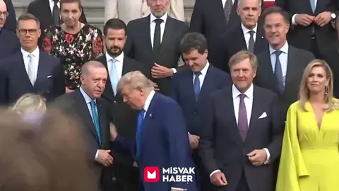 Cumhurbaşkanı Recep Tayyip Erdoğan, NATO aile fotoğrafına katıldı. Aile fotoğrafında yan yana duran Erdoğan ile ABD Başkanı Trump ayak üstü kısa bir sohbet gerçekleştirdi.