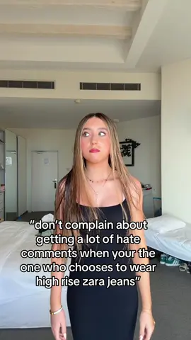 who said that… 👀 #fyp #foryoupageofficiall #zarajeans #relatable #relate #zara #viral #fyp #explore #explorepage #funny 