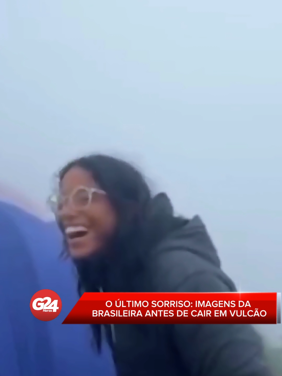 A brasileira Juliana Marins, de 26 anos, registrou seus últimos momentos de vida em um vídeo feito durante uma trilha no Monte Rinjani, na Indonésia. Nas imagens, ela aparece sorrindo e elogiando a vista da ilha de Lombok ao lado de uma colega estrangeira, instantes antes de escorregar e cair em uma vala montanhosa.  Juliana ficou quatro dias aguardando resgate e teve a morte confirmada pela família nesta terça-feira (24).  Em sua última frase no vídeo, disse: “Fizemos tudo isso pela vista”, antes de seguir caminhando sem imaginar a tragédia que estava por vir. #notíciastiktok #brasileira #vulcão #trilha #indonésia #mundo #brasil #foryou #fyp 