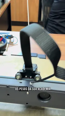 Os melhores dumbells, halteres e anilhas de academia? Visitamos a fábrica da Rotha Fitness, uma empresa brasileira que está dominando o mercado de venda de pesos e acessórios de academias no Brasil e fora. Sendo uma empresa familiar, mas muito bem organizada e atualizada, impressiona bastante o cuidado tomado com os detalhes e isso explica a satisfação altíssima dos seus clientes e porque eles venderam mais de 200 toneladas de pesos em um único mês.  E se você quer comprar dumbells, halteres, anilhas ou acessórios para sua academia, basta comentar “EU QUERO” que mandamos uma condição especial para você. (Por tempo limitado) Me diz o que achou de todo o processo. #sommelierdasacademias #gymsommelier #musculacao #gym #academia #ginasio #Fitness #academiasincriveis #melhoresacademias #gymsreviews #reviewsdeacademias   #equipamentosdeacademia #centrodetreinamento #acessoriosparaacademia  