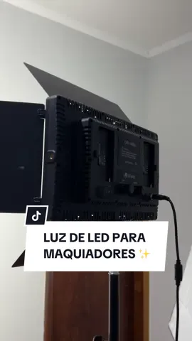 Sempre me perguntam minha iluminação e como eu consigo qualidade nas minhas fotos, e além do celular, 70% se deve a essa iluminação ⤴️ #luzdeled #led #ringlight #fotografia #maquiadora #maquiadores 