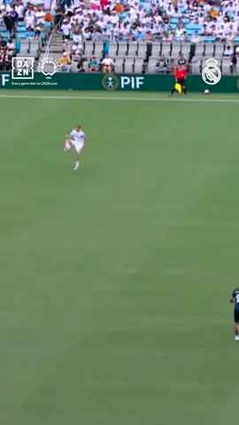 🥶 So he really is a chill guy... @Dean Huijsen #FIFACWC #RealMadrid 