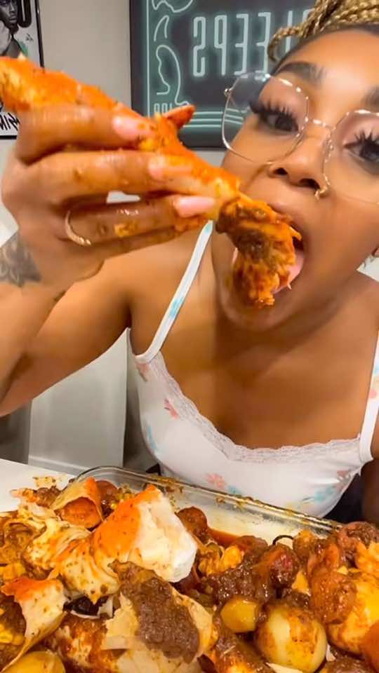 Seafood Boil with Giant King Crab !! #kingcrab #seafoodboil #cheycityeats #kingcrab #fypシ゚viral #fooddate 