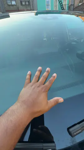 Tengan cuidado en la ciudad de New York, la temperatura se siente a 101 grados Fahrenheit aproximadamente 38 °C. Ya se me daño el parabrisas solo porque anteriormente un piedra en la carretera me había golpeado  #parati #viral #fyp #foryoupage #viralvideo #titkok #viraltiktok 