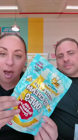 Trying a trade we made with @Hawaiian Honey Cones at the #sdfair! It tasted just like the icecream!!!!! #sandiego #candymeup #freezedriedcandy #fyp #foryou #fypシ゚viral #fypシ゚ #viral #viralvideo #foodvideos #foodvendor #Foodie 
