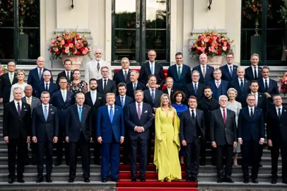 NATO Can-Can Coalition: Make Love Not War.                         #nato #thehague