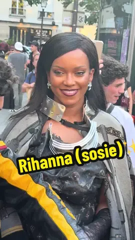@Priscila Beatrice Sosie officiel de @Rihanna à Paris Fashion week 2025 🔥🔥 #rihana #badgalriri #rudeboy #rihanna #pfw 