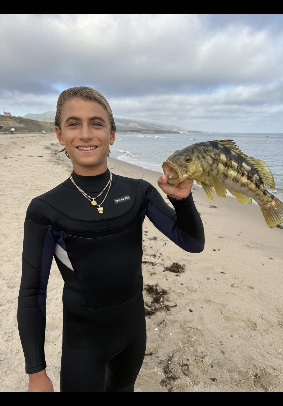 Just me casually towing dinner in on a wave 😂 🎣 