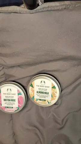 Evening hand massaging before crushing....🖐️🖐️with some The Body Shop butter cream. #handmassage #handcream #fyp #lotion #TikTokShop #thebodyshop 