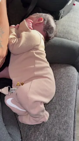 Su pequeño errollamiento🥹🤎#babycomingsoon #babyfever #babywinniethepooh #newborn #teddybear #paratiiiiiiiiiiiiiiiiiiiiiiiiiiiiiii #paratitiktok #paratii 