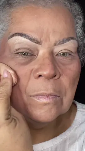 Demos de qué hablar un ratico, bienvenido el Hate, celebremos el mes PRIDE 🏳️‍🌈🏳️‍⚧️Con mucha empatía mi gente… #makeuptransformation #Pride #makeup #beautytoks #beautymaglys #pielmadura #transformation 
