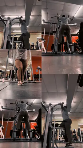 Day 2 workout! #gym @AmeliaJnails  was to weak wen I went down! 