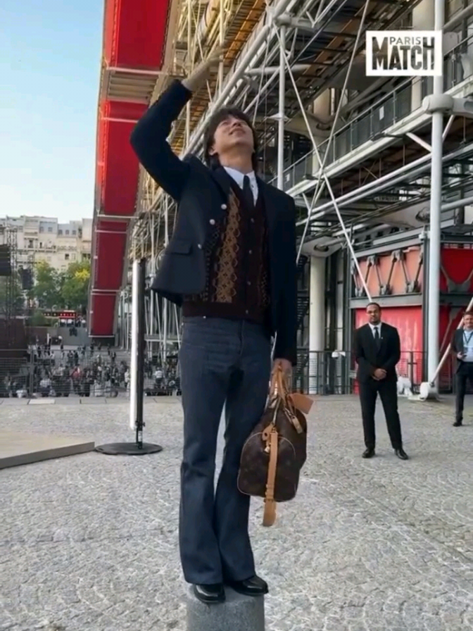 😍 #gongyoo #louisvuitton #parisfashionweek 