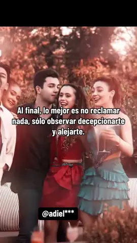 Al final, lo mejor es no reclamar nada, sólo observar decepcionarte y alejarte.