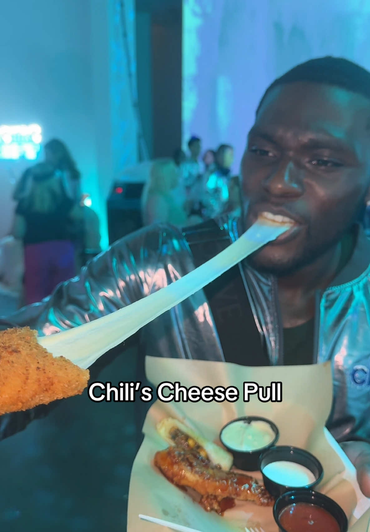 First time trying the Chili’s cheese pull #chilis #cheesepull 