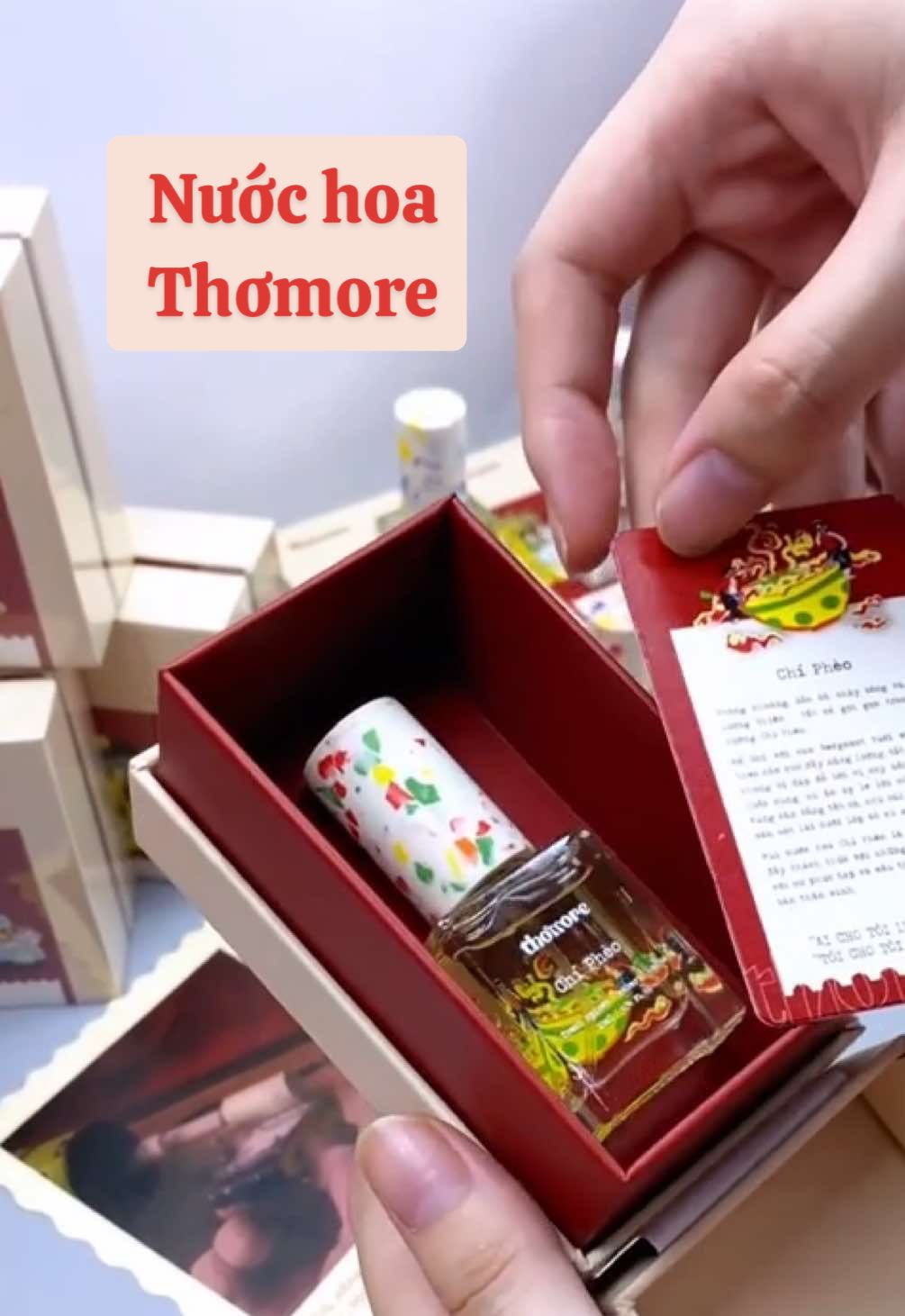 🎁 Thơmore - thương hiệu nước hoa Việt Nam mang đậm bản sắc văn hoá dân tộc đã chính thức có mặt tại Mokachi.  🎁 Đến Mokachi để trải nghiệm những mùi hương tinh tế được đặt tên gắn liền với những tác phẩm hay nhân vật văn học Việt Nam. ---------------------------------- Hệ thống cửa hàng 🚗 HCM: 74 Tân Quý, P. Tân Quý, Tân Phú Maps: https://bit.ly/mokachitanphu 🚗 Cần Thơ: 59 Mậu Thân, An Hoà, Ninh Kiều Maps: https://g.page/mokachicantho 🚗 Vĩnh Long: 61/17B Mậu Thân 2, P. 3 Maps: https://g.page/mokachivinhlong ---------------------------------- ☎️ Hotline: 077.909.0033 ---------------------------------- ☀️ www.youtube.com/mokachigiftshop ☀️ www.facebook.com/mokachigiftshop ☀️ www.instagram.com/mokachigiftshop ----------------------------------#mokachi #giftshop #hoalen #teddy #crochet #handmade #blindbox #graduation #thơmore 