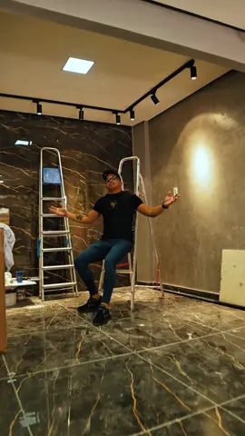 Nem sempre tive muito… Mas sempre tive vontade. E isso foi o que me fez continuar, mesmo quando o mundo dizia pra parar. Nesse primeiro capítulo, abro o coração. Falo sobre a infância, as dificuldades, os dias em que sonhar parecia luxo… E os momentos em que a única coisa que eu tinha era fé. 🗣️ “Enquanto uns riam da minha ideia, eu tava focado em construir o que ninguém via ainda.” . 🐝👑 Essa história é pra quem já se sentiu desacreditado. Pra quem já ouviu ‘você não vai conseguir’… e mesmo assim, escolheu não desistir.