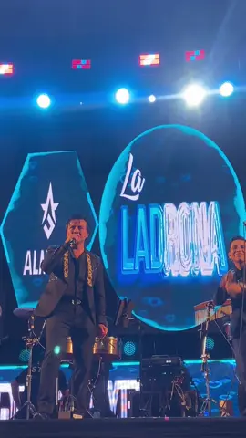 Definitivamente necesitaba un concierto de Carlos Miguel 🤩 #fyp #laladrona #carlosmiguelyorquesta #tingomaria_perú💚 #sanjuan  #conciertosenvivo 