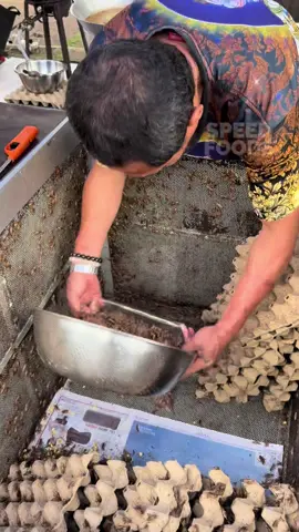 Famous Local Snack Fried Insects in Thailand 📍Walking Street Night Market, Udon Thani Province #insect #snack #food #yummy #thailand