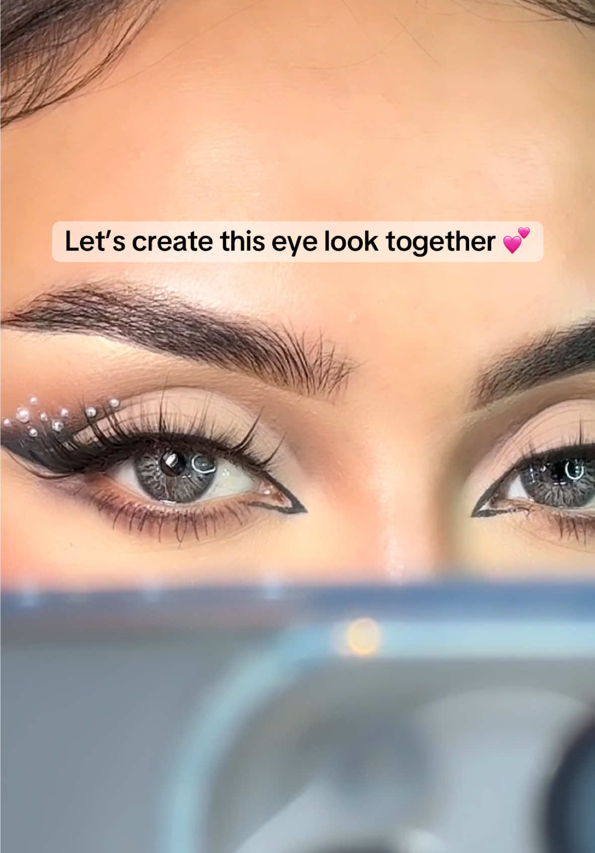 Soft glam with a twist 💫✨ Pearls + liner = obsessed! 👁️🤍  #EyeMakeup #pearlmakeup #GlamEyes #makeuplover #makeupinspo  #LinerGoals #softglam #CreativeMakeup #afghanbeauty #MakeupArtist  #CutCrease #makeupdetails #BoldEyes #eyelook #makeupmagic#fypシ #foryou #foryourpage #🥥🤍 @ColourPop Cosmetics #eyeshadowpalette @Anastasia Beverly Hills brows @SHEGLAM #lashes concealer @Morphe Cosmetics #makeupbrushes 