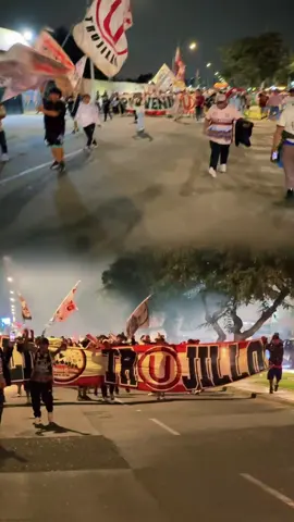 vamos cremas! @Universitario 
