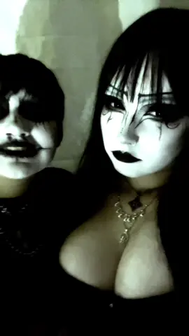 Viva el maquillaje y los buenos gustos musicales🖤 @luka💤   #gothgirl #gothmakeup #goth #gothtransformation #makeup #fyp #foryoupage 