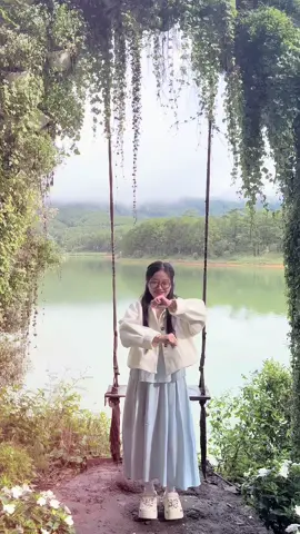 Làm cái gì khó coi 😂