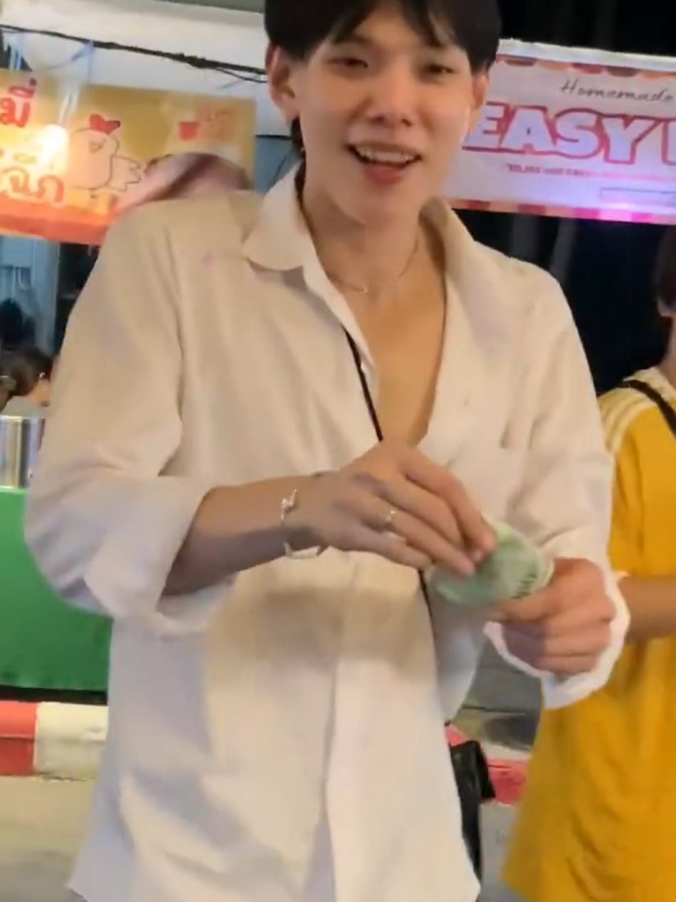 Gặp idol còn được idol cho tiền nữa đã dzậy. Các mae vô nhận tiền online nè. #loveintranslation #centuryoflove #bl #daouoffroad 