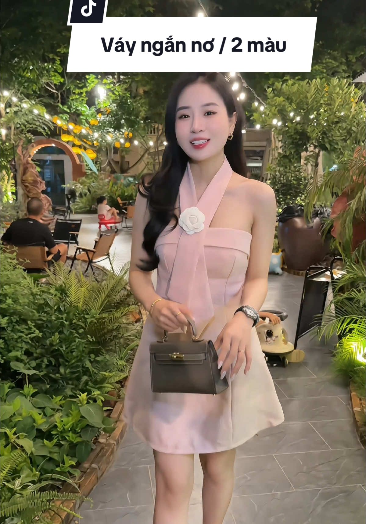Bà nào cùng gu em thì mê lắm ạ #thaothanhthat99 #vaynganhang #vayngan #vaynganhang #vayxinh #vaydepvayxinh #vayditiec #vaydichoi #duyennguyenshop #xuhuong #mixdodep #phoidoxinh #macdepmoingay #damxinhthietke #damxinhmoingay 