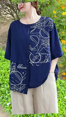 Áo trung niên chất vãi đũi nhẹ nhàng thoáng mát thanh lịch, họa tiết độc đáo kèm thiết kế cài khuy vạt ngắn vạt dài làm điểm nhấn nổi bật.  #xukafashion  #thoitrangtrungnien  #aotrungnien 