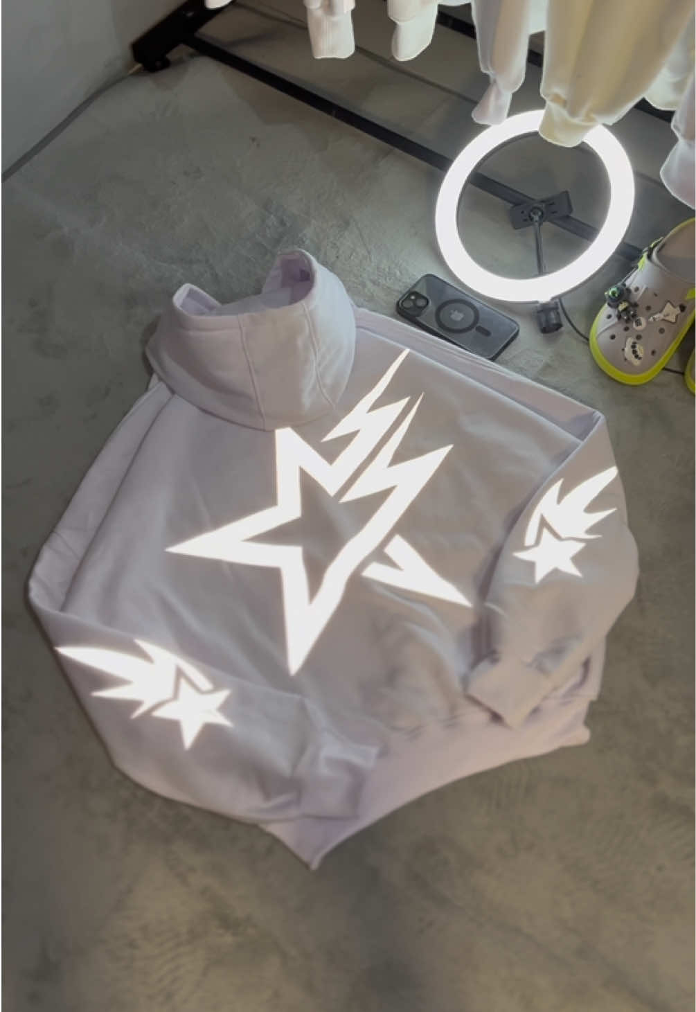 hoodie reflective nyala under 150k nih cees #gilangfbrnsyh #fyp #rekomendasi #hoodiereflective #hoodie #hoodieboxy #hoodieoversize #outfitideas #creatorsearchinsights 