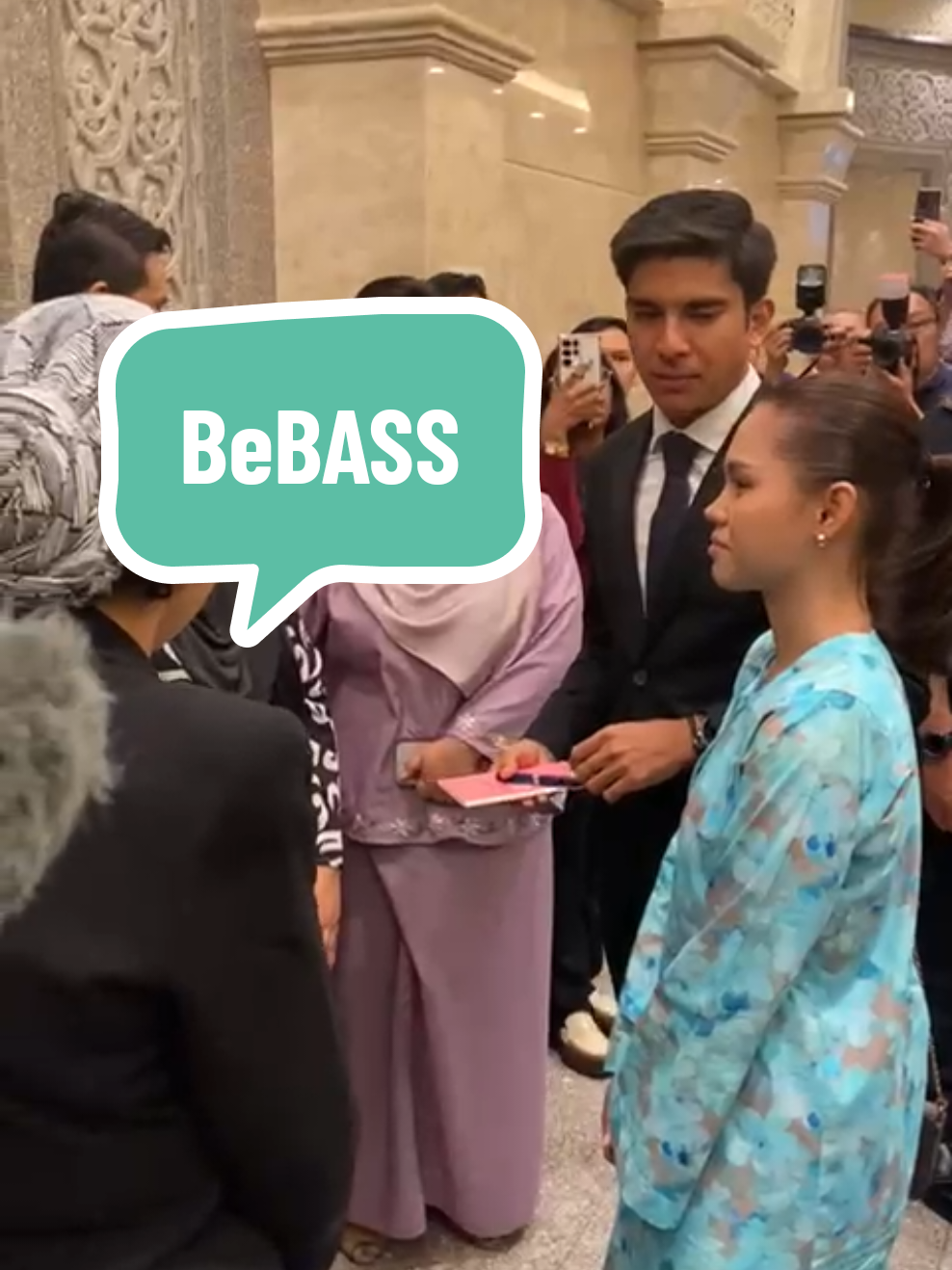 YB #SS selepas keputusan Mahkamah Rayuan memihak kepadanya.  #journalistonduty #syedsaddiq #Muar #bellaastillah #teambass #BASS #foryoupage #fypシ 