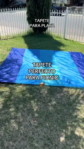 Este Tapete está perfecto para los días de picnic 😍🧺 #picnic #picnicmat #mat #beachmat #mats #waterproof #beach #beachday #portablemat 