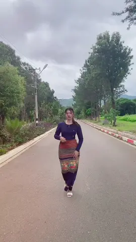 လမ်းလာလျှောက်ပြတာ🤣❤️#မြင်ပါများပီးချစ်ကျွမ်းဝင်အောင်လို့🤒🖤 #viewတွေဘယ်ရောက်နေတာလဲ🌚 #fypシ゚viral 