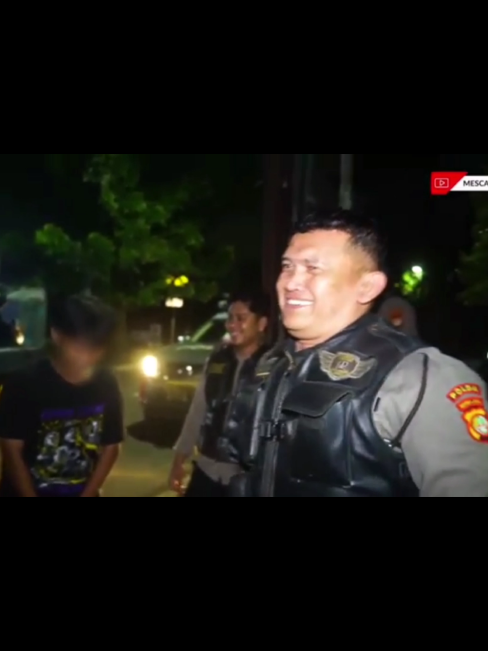 🔀 Kau kecil-kecil sudah masuk 