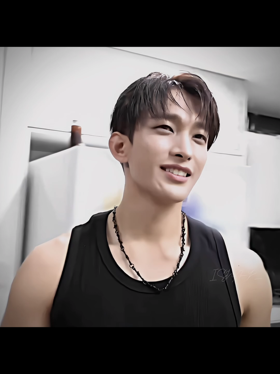 he's confident 😛 #DK #dk #dokyeom #leedokyeom  #dokyeomedit #dokyeomseventeen #seventeendokyeom #dkseventeen #seventeenedit #seventeen17_official #seventeen #fyp #foryoupage #4yourpage #fyyyyyyyyyyyyyyyy 