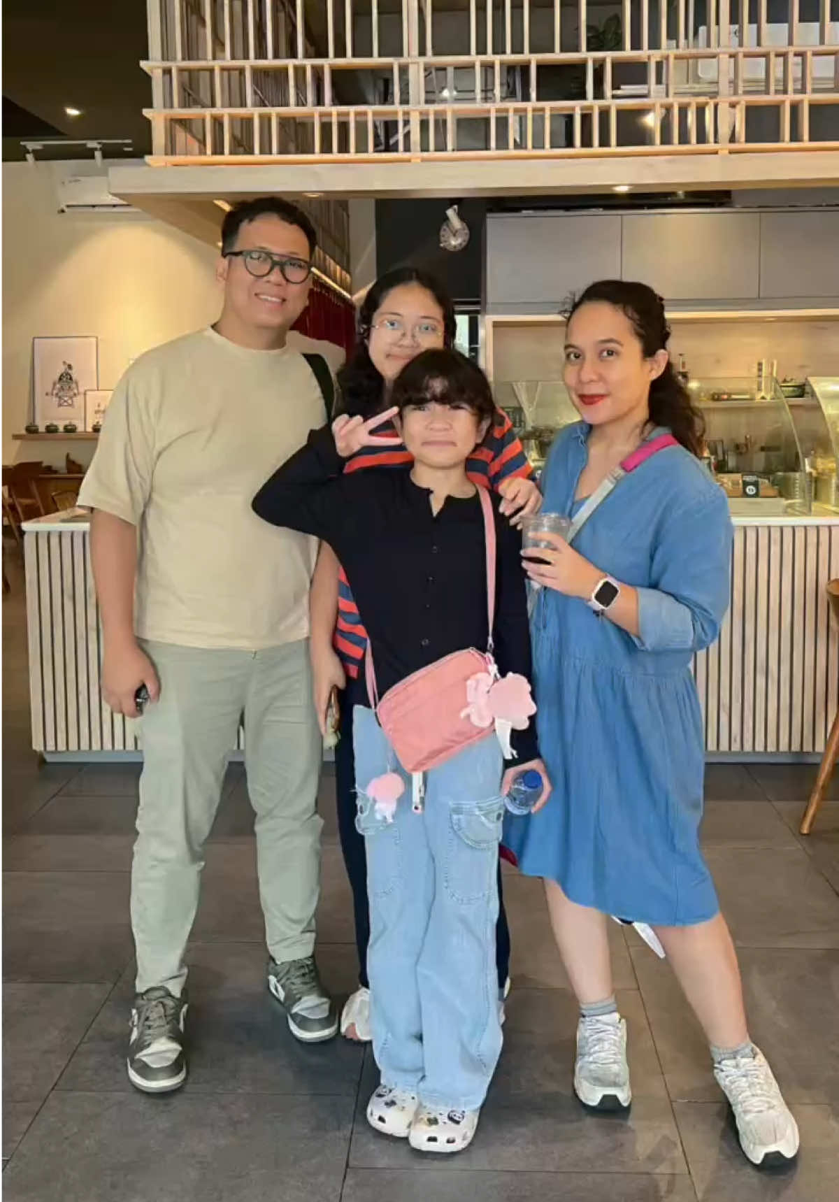 Bapak-bapak begini juga nggak sih?