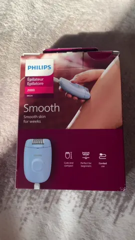 @philipspolska ♥️          Dzięki marce Philips miałam możliwość przetestować depilator Philips 2000 Smooth i po kilku tygodniach regularnego użytkowania mogę podzielić się szczerą opinią. Urządzenie jest poręczne, lekkie i dobrze leży w dłoni, co ułatwia precyzyjne prowadzenie po skórze. Depilacja przebiega sprawnie – mimo że odczuwalne jest lekkie szczypanie, nie jest ono zbyt dokuczliwe, zwłaszcza przy niższych prędkościach. Efekty są naprawdę zadowalające – skóra pozostaje gładka na dłużej, a włoski odrastają delikatniejsze. Na plus zasługuje też łatwość czyszczenia i intuicyjna obsługa. To dobre rozwiązanie dla osób, które szukają domowej alternatywy dla zabiegów w salonie. Cieszę się, że mogłam przetestować ten produkt – spełnił moje oczekiwania i z czystym sumieniem mogę go polecić. #depilator #philips #depilatorphilips #depilacja 