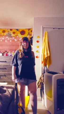 Yea i accidentally hit myself in the face ✨🙃😹 in clumsy it's normal DC the bestie again i just love her & Her dances ✨💙 @🥸  #Wlw🌈 #Pride🏳️‍🌈 #PlantBeauties #ISupportTeal🩵 #itsEveebiiitch🌻🧡 #TTG1. 