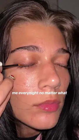 Night routine essential 😉 Lash & Brow Serum ✔️#browserum #lashserum #nightroutine 