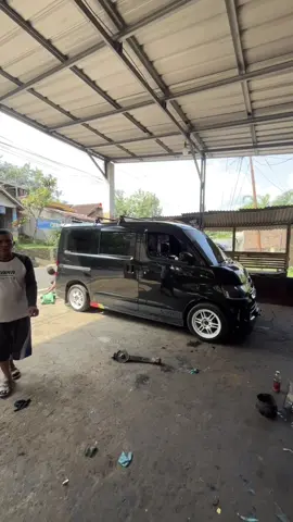 Coba tebak mau di apain kira2🤭 #travelgarutjakarta #granmaxmodifikasi #fypage #fypviralシ 