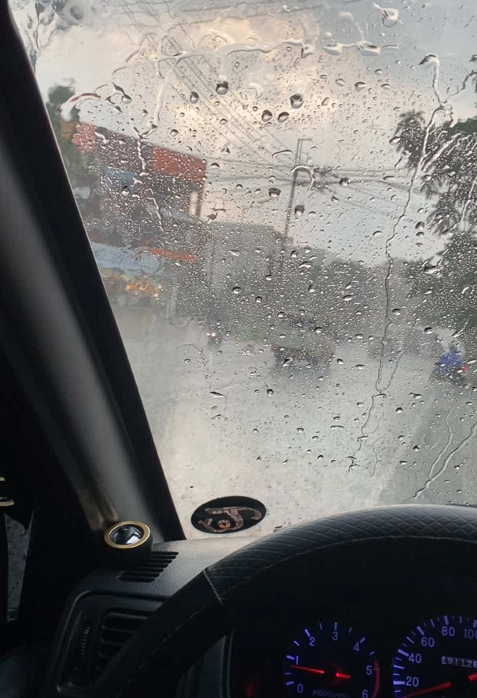 rainy weather + coffee + tito songs = 😩👌 #mitsubishi #adventure #4d56 #rainyday #rainydrive #fyp 