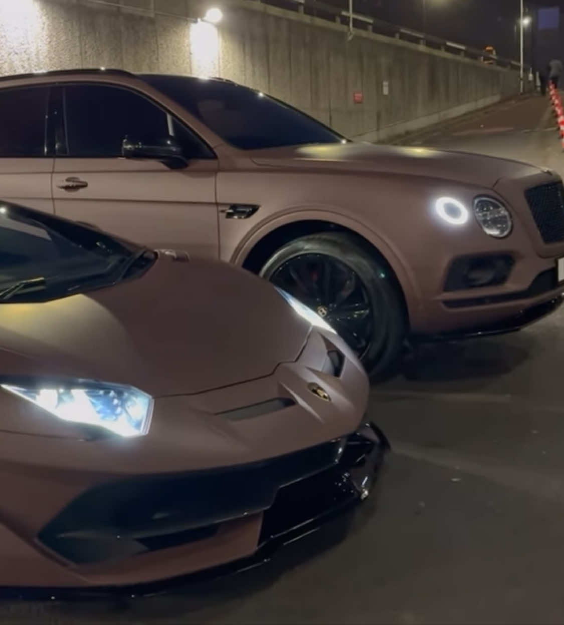 Lambo & Bently— My sister made this 😭#fyp #carsoftiktok #carspotting #carsspotting #london #darekribs #viral 